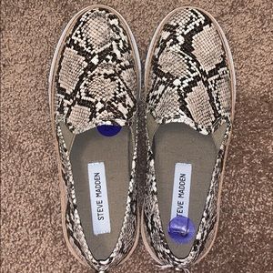 Snake skin print Steve Madden slip-ons